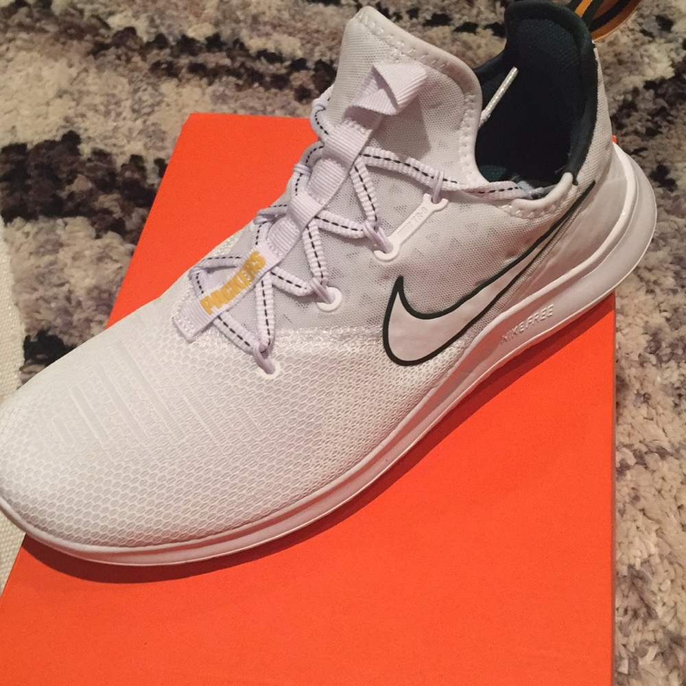 Woman’s Nike Free TR 8 Packers Sneakers